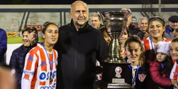 Perotti encabezó la ceremonia de premiación en la Copa Santa Fe de mujeres
