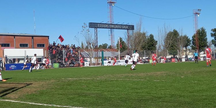 Se disputaron ocho encuentros de ida de la segunda etapa de la Copa Santa Fe de fútbol masculino: los resultados