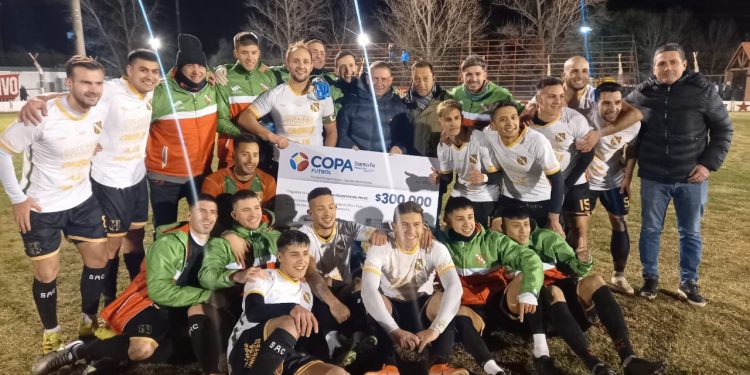 Sportivo Las Parejas se metió en octavos y enfrentará a Newells