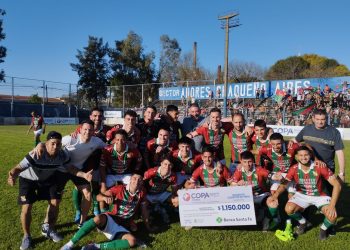 Sportivo Las Parejas goleó a Argentino, el último campeón