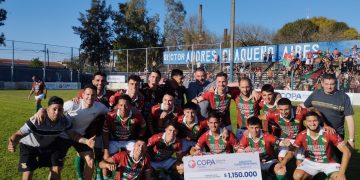 Sportivo Las Parejas goleó a Argentino, el último campeón