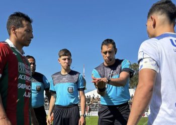 Sportivo Las Parejas goleó a Argentino, el último campeón