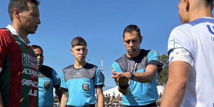 Sportivo Las Parejas goleó a Argentino, el último campeón
