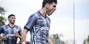 Se juega un partido de la Copa Santa Fe de fútbol en Arroyo Seco