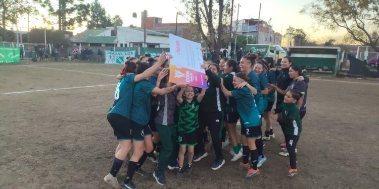 Social Lux goleó, dio vuelta la llave y sigue…