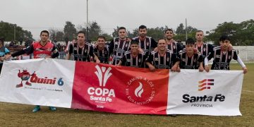 Atlético y Tiro ganó bajo la lluvia y quedó bien parado de cara a la revancha