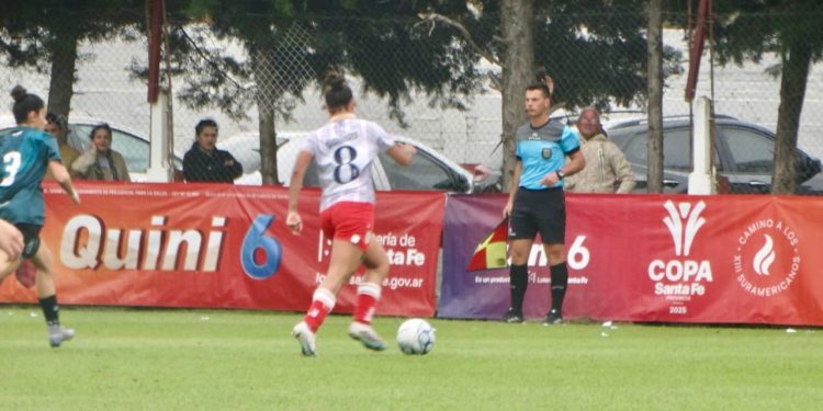 Fútbol femenino: La primera final fue empate y la definición será en Rosario
