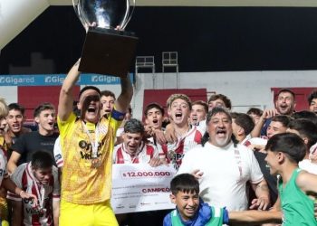 El saludo del Presidente de la AFA a los campeones de la Copa Santa Fe