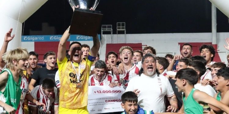 El saludo del Presidente de la AFA a los campeones de la Copa Santa Fe